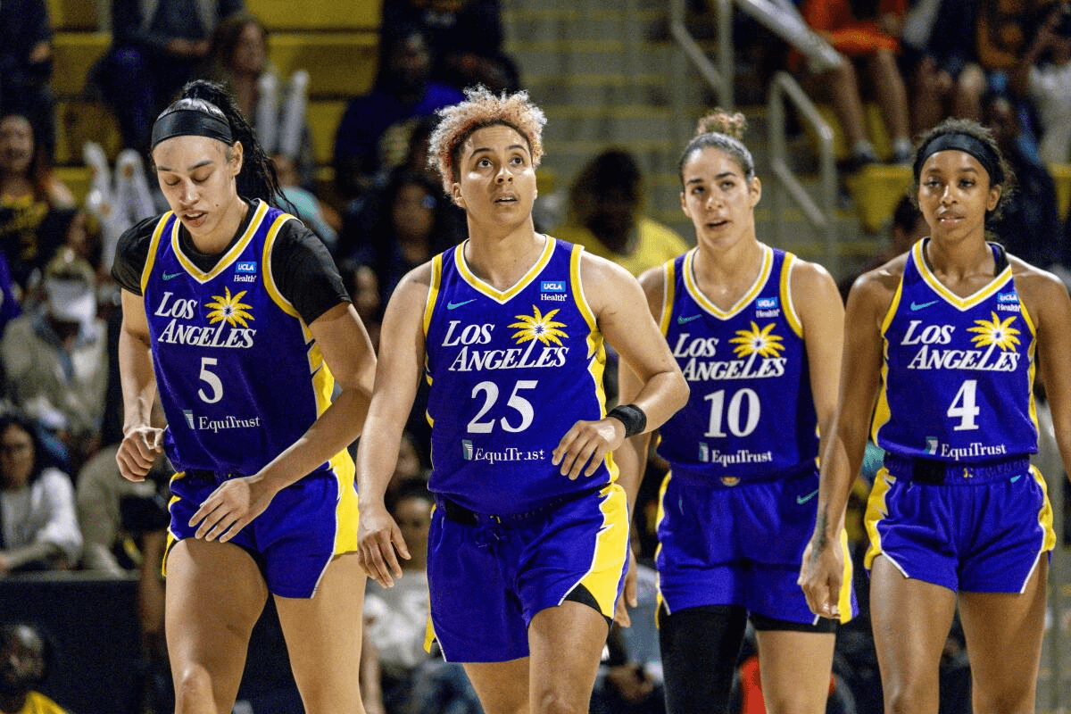 4 members of the Los Angeles Sparks during a game